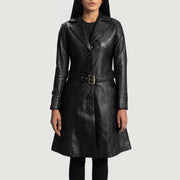 Close-Up Detail of Notch &amp; Button Hardware on Women's Moonlight ブラック レザートレンチコート レディース