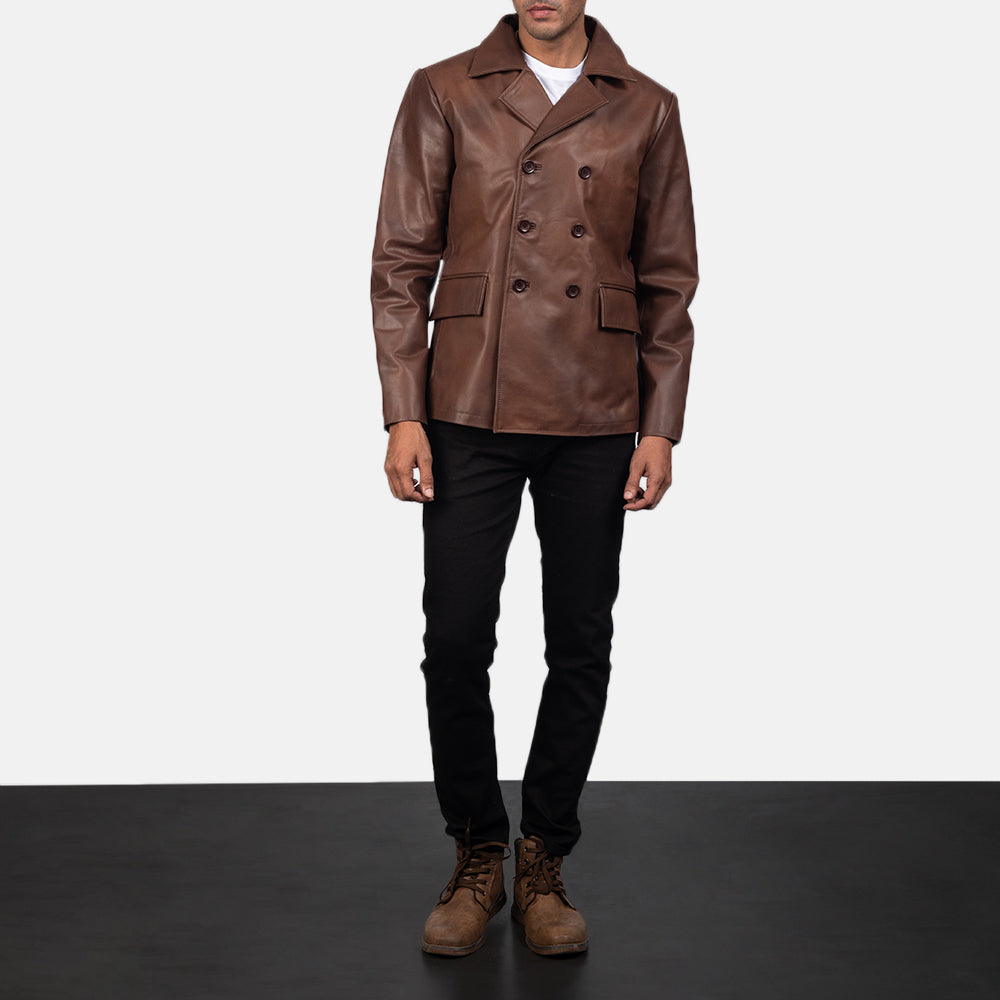 
Mr. Bailey ブラウン Leather Naval Peacoat メンズ - 袖の立体カッティングと洗練されたテーパードフィットを見せる側面ビュー