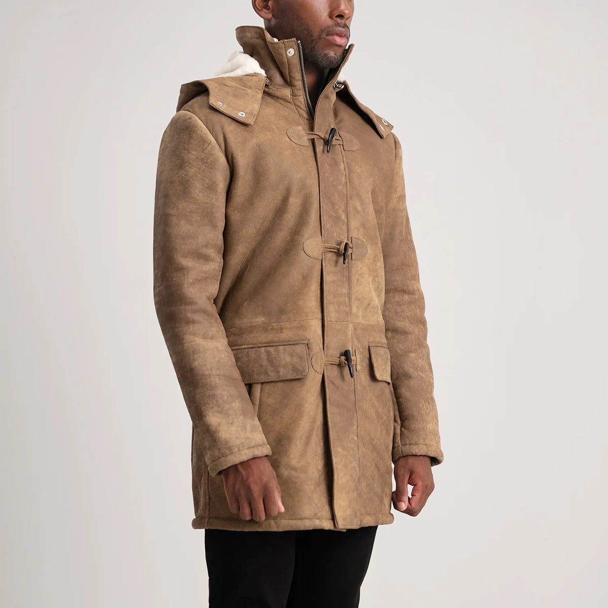 
着用イメージ： Nolan Black Snuffed Leather Duffle Coat モデル着用（自然光でのドレープ感）