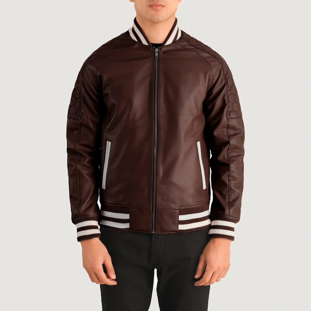 Close-Up Detail of Varsity collar &amp; Zipper Hardware on Pascal マルーン Leather Varsity レザージャケット メンズ
