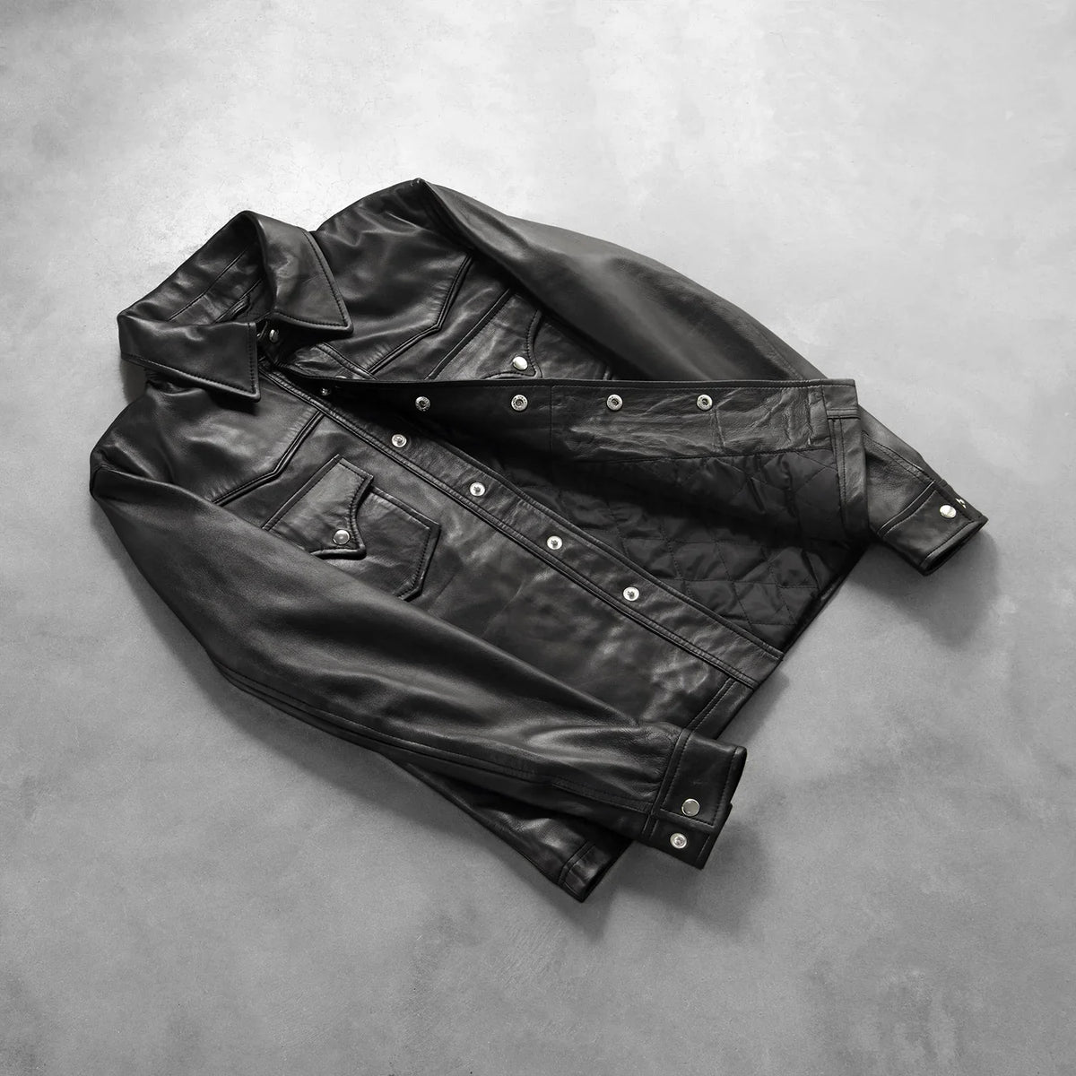 Button &amp; Hem Craftsmanship Construction Detail on Men's Ranchson ブラック Leather Shirt メンズ