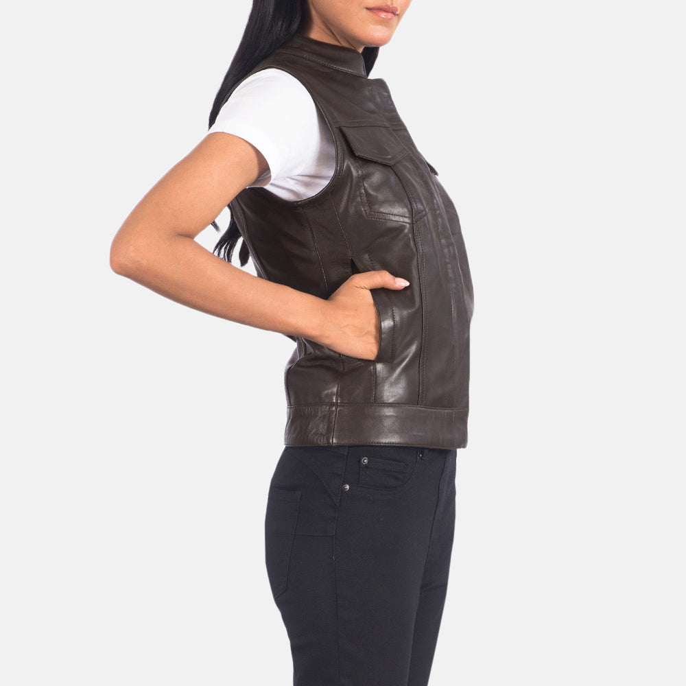 
Brown Sheepskin Leather Biker Jacket - 美しい肩のラインと裾の仕立てが際立つ背面ビュー