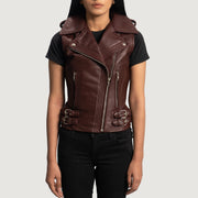 
Rhonda マルーン Leather Biker Vest レディース in Maroon Sheepskin Leather - 正面スタイル＆テーラードシルエット | 公式オンライン通販