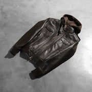 
着用イメージ： Roslyn Brown Hooded Leather Bomber Jacket モデル着用（自然光でのドレープ感）