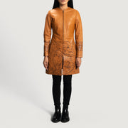 Close-Up Detail of Classic Collar &amp; Zipper Hardware on Women's Sandy タン / キャメル Dye レザーコート レディース