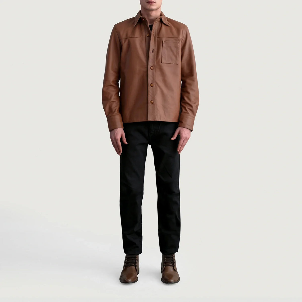 Close-Up Detail of Shirt &amp; Buttons Hardware on Scout Matte ブラウン Leather Shirt メンズ