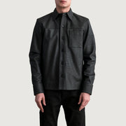 
Scout Tumbled ブラック Leather Shirt メンズ - 袖の立体カッティングと洗練されたテーパードフィットを見せる側面ビュー