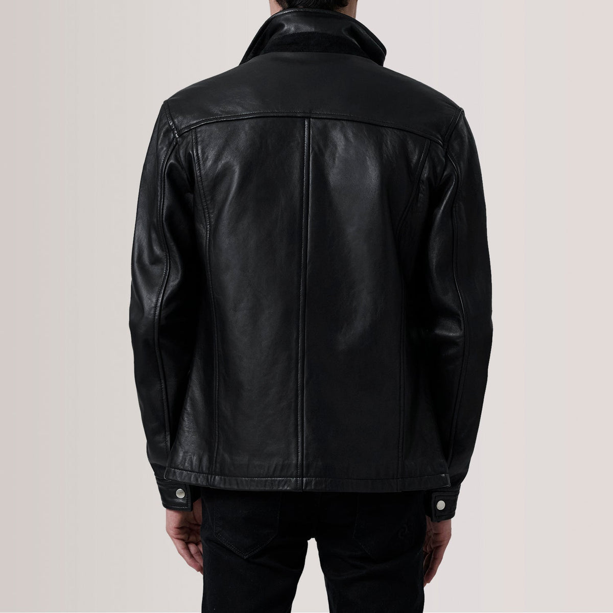 Close-Up Detail of Shirt &amp; Zipper Hardware on Sean ブラック Leather Classic レザージャケット メンズ For Men