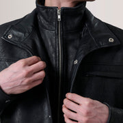 Close-Up Detail of Shirt &amp; Zipper Hardware on Sean ブラック Snuffed Classic レザージャケット メンズ For Men