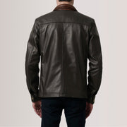 Close-Up Detail of Shirt &amp; Zipper Hardware on Sean ブラウン Leather Classic レザージャケット メンズ For Men
