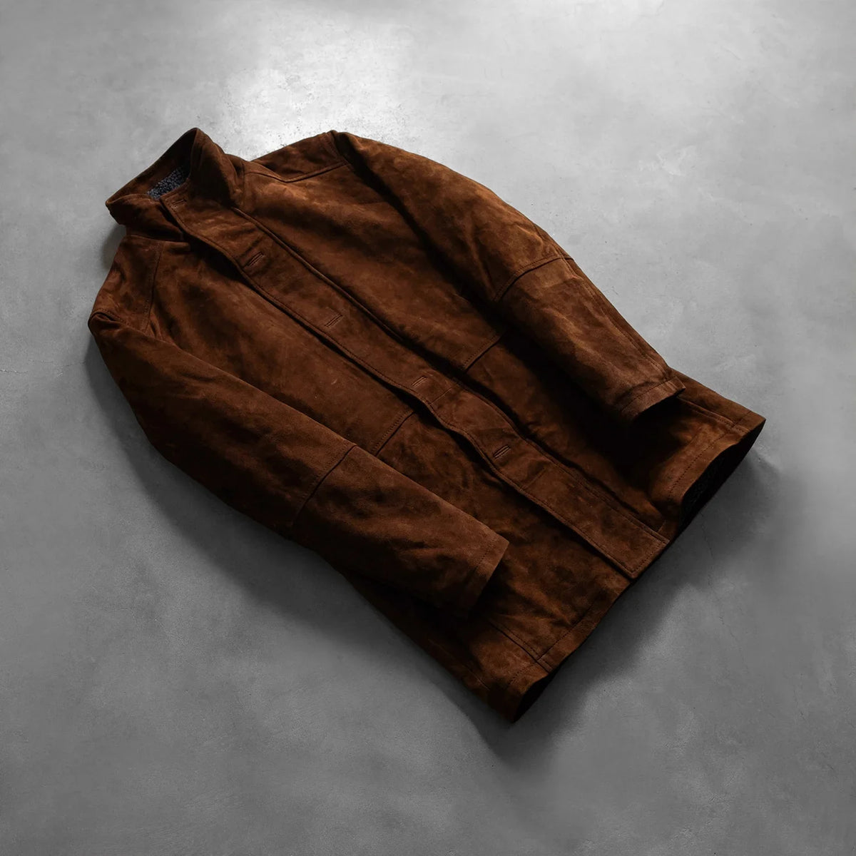 Open hem &amp; Hem Craftsmanship Construction Detail on Men's Sheriff ブラウン スエードジャケット メンズ