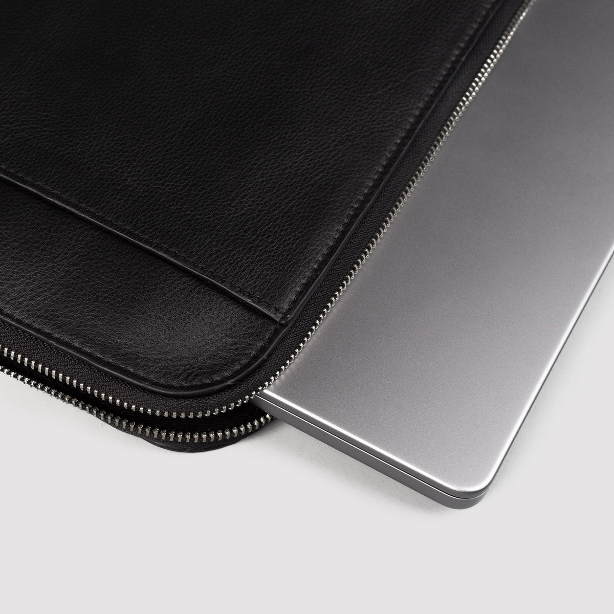 
The Baxter Leather Laptop Sleeve レディース レディース – alternate product view 4