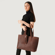 
Distressed Brown Full-Grain leather Bag - 補強レザーストラップと丁寧な縫製が際立つ背面ビュー