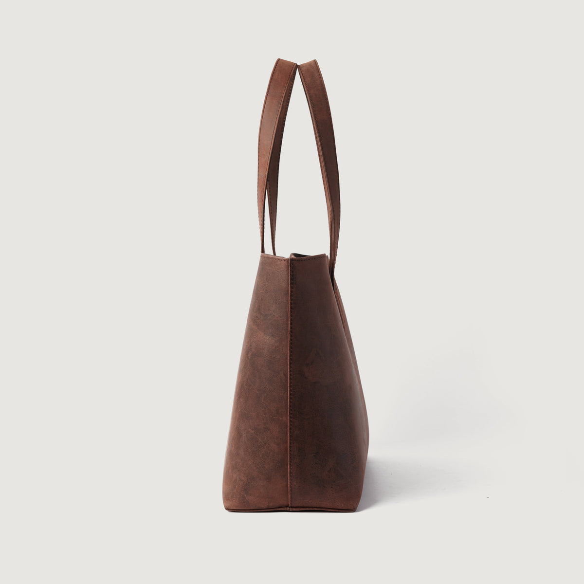 
内側ライニングビュー Showing Dedicated Padded Laptop Sleeve & Multi-Compartment Organization