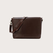 
The Carismatico Vintage Brown Leather Messenger Bag For Men & Women in Vintage Brown Full-Grain Leather - Full Exterior 正面スタイル＆テーラードシルエット | 公式オンライン通販