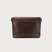 
The Carismatico Vintage Brown Leather Messenger Bag For Men & Women - マチの奥行きと拡張容量を示す立体的なサイドプロファイル