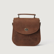 
The Sandra Vintage タン Leather Saddle Bag For Women - マチの奥行きと拡張容量を示す立体的なサイドプロファイル