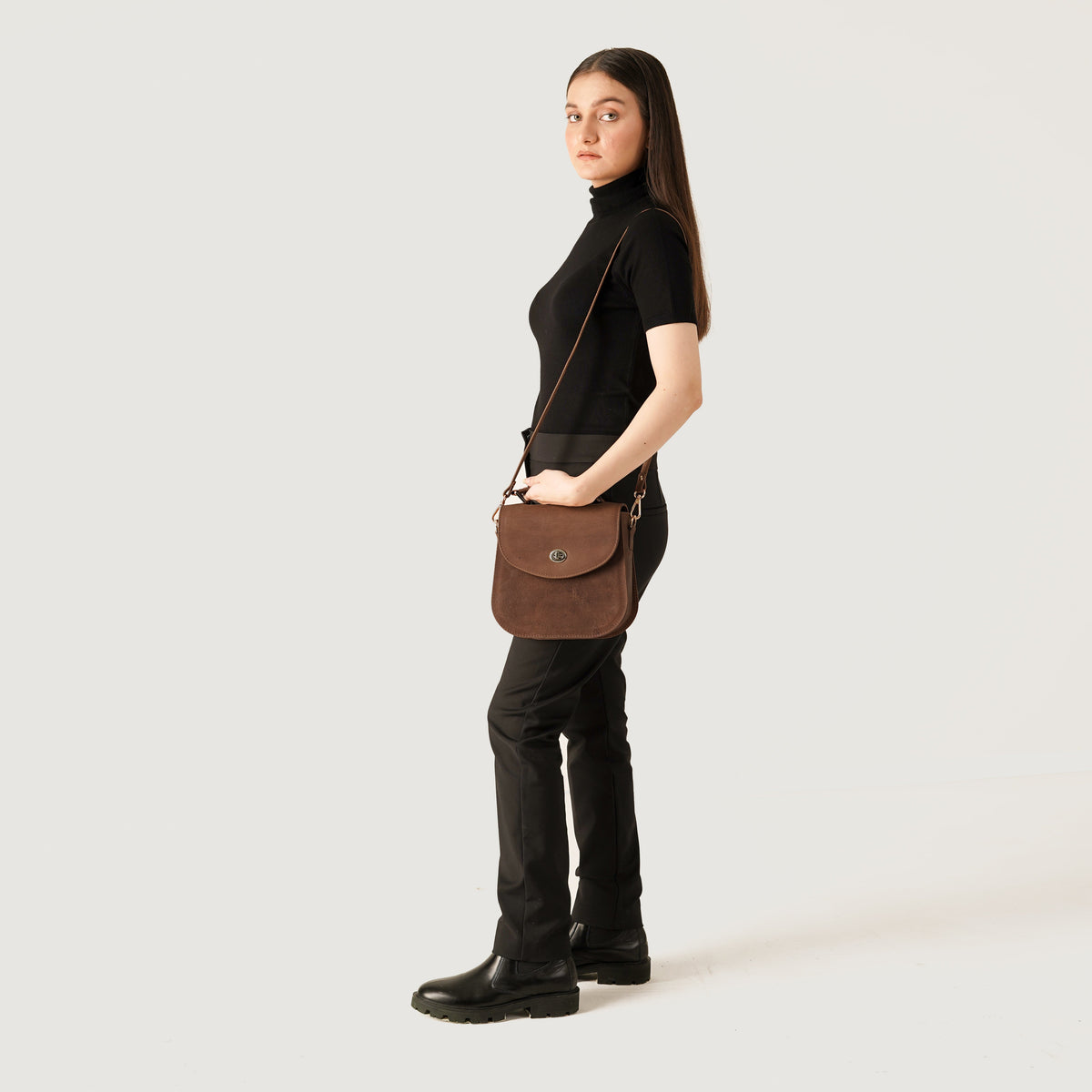 
The Sandra Vintage タン Leather Saddle Bag – alternate product view 9