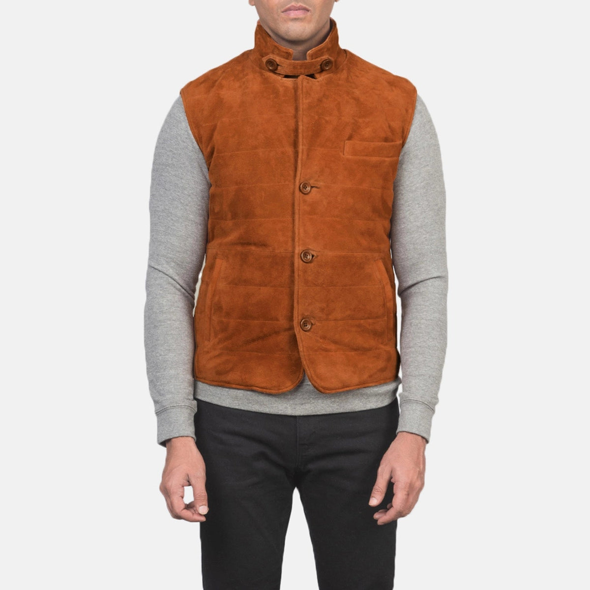 Close-Up Detail of Notch with removable throat latch &amp; Button Hardware on Men's Tony ブラウン Suede Vest メンズ