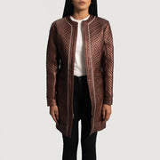 
Trudy Lane キルティング マルーン レザーコート レディース in Maroon Sheepskin Leather - 正面スタイル＆テーラードシルエット | 公式オンライン通販