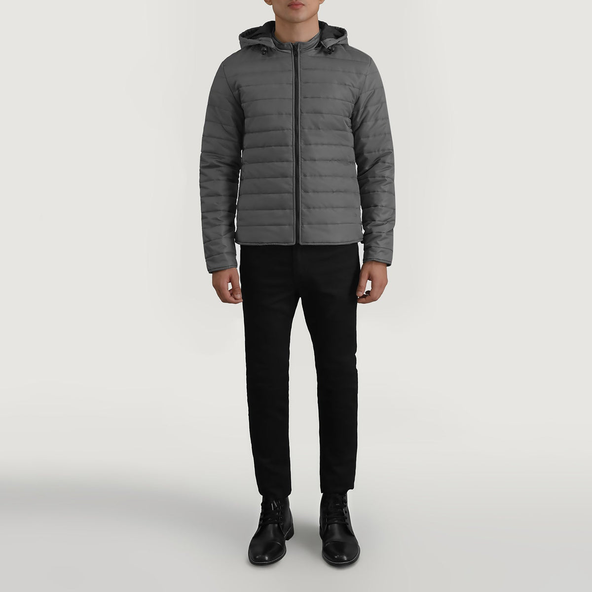 
Tyler グレー Hooded Puffer レザージャケット メンズ - 袖の立体カッティングと洗練されたテーパードフィットを見せる側面ビュー