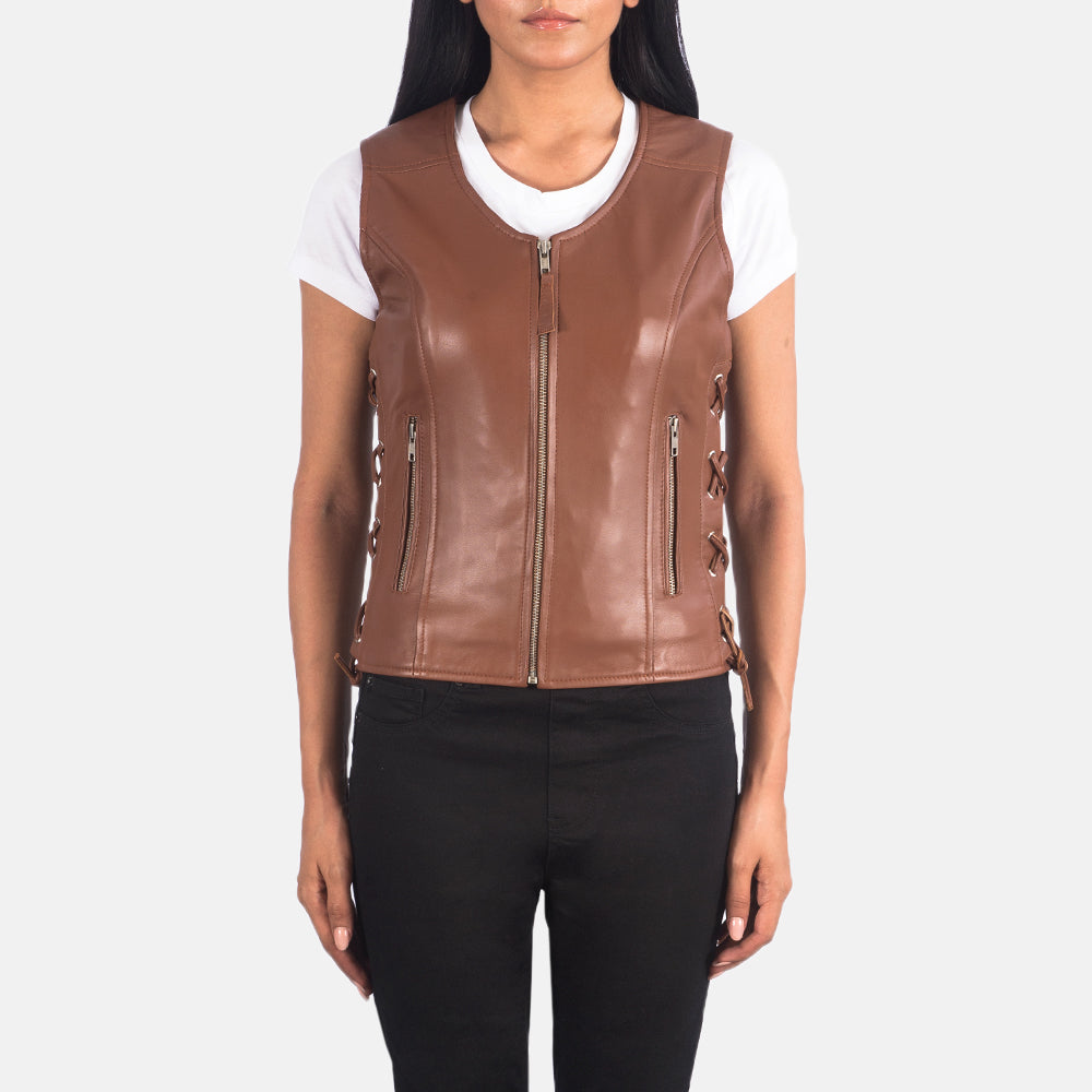 
Vanda ブラウン Leather Biker Vest レディース in Brown Sheepskin Leather - 正面スタイル＆テーラードシルエット | 公式オンライン通販