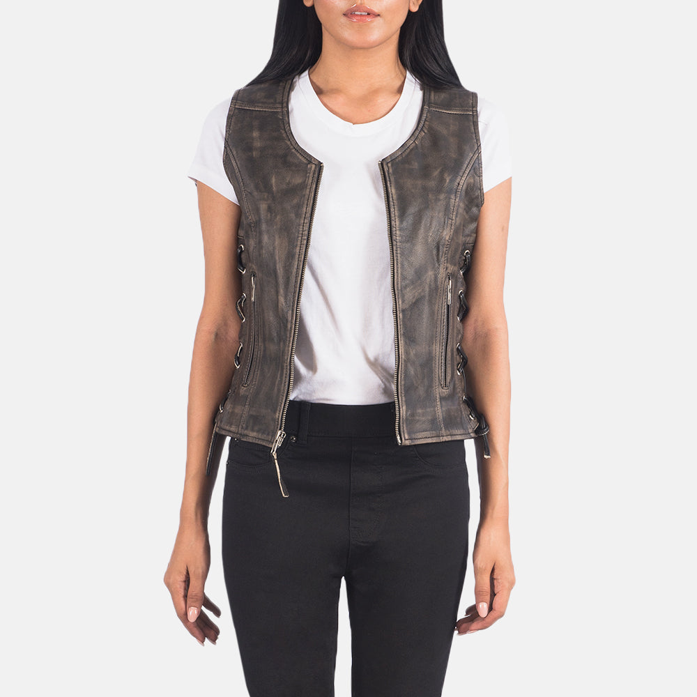 
Vanda ディストレストブラウン Leather Biker Vest レディース in Distressed Brown Goatskin Leather - 正面スタイル＆テーラードシルエット | 公式オンライン通販