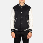 Close-Up Detail of Varsity &amp; Snap Buttons Hardware on Men's Vaxton ブラック &amp; White Hybrid Varsity レザージャケット メンズ