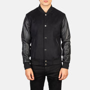 Close-Up Detail of Varsity &amp; Snap Buttons Hardware on Men's Vaxton ブラック Hybrid Varsity レザージャケット メンズ