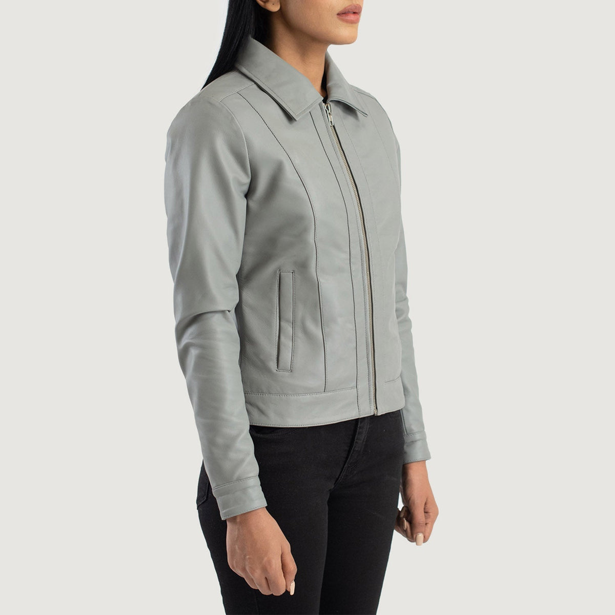 
着用イメージ： Vixen Pink Classic Collar Leather Jacket モデル着用（自然光でのドレープ感）
