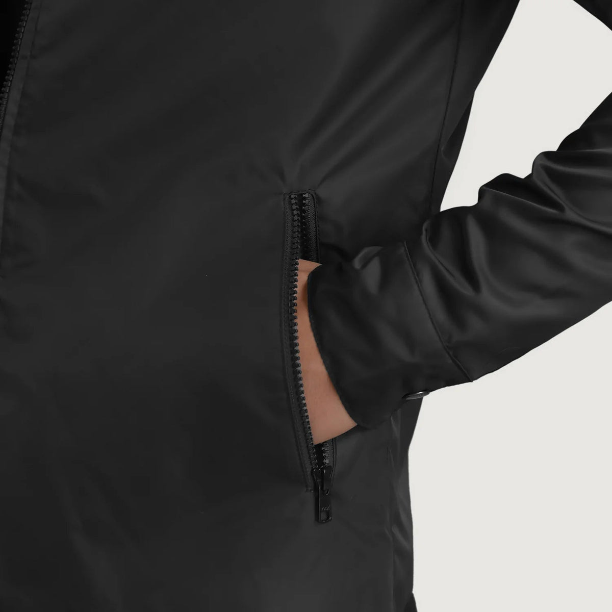 
内側ライニングビュー Showing Quilted Viscose Lining & 内側ユーティリティポケット2つ