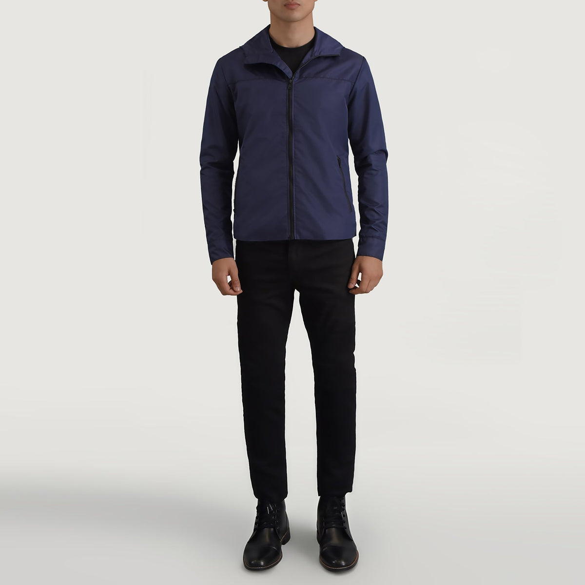 
Wesley ブルー Hooded Windbreaker レザージャケット メンズ - 袖の立体カッティングと洗練されたテーパードフィットを見せる側面ビュー