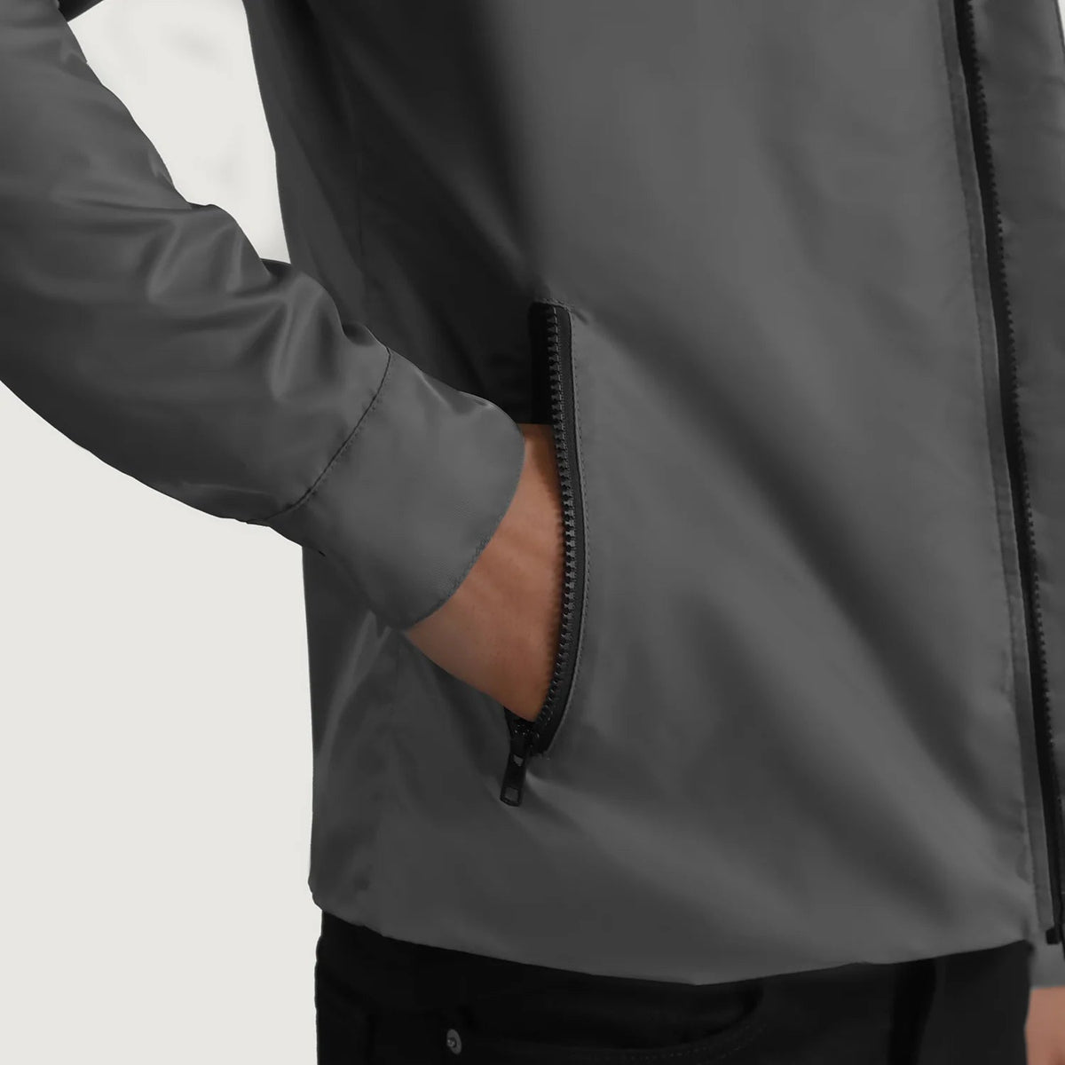 
内側ライニングビュー Showing Quilted Viscose Lining & 内側ユーティリティポケット2つ