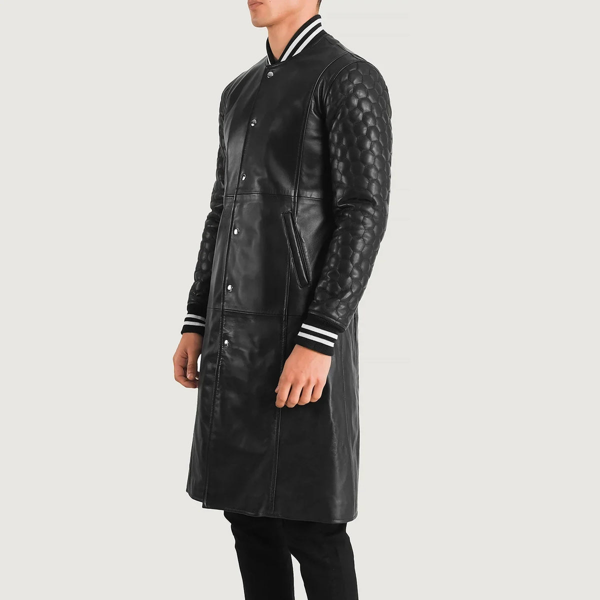 
Black Sheepskin Leather Varsity Jacket - 美しい肩のラインと裾の仕立てが際立つ背面ビュー