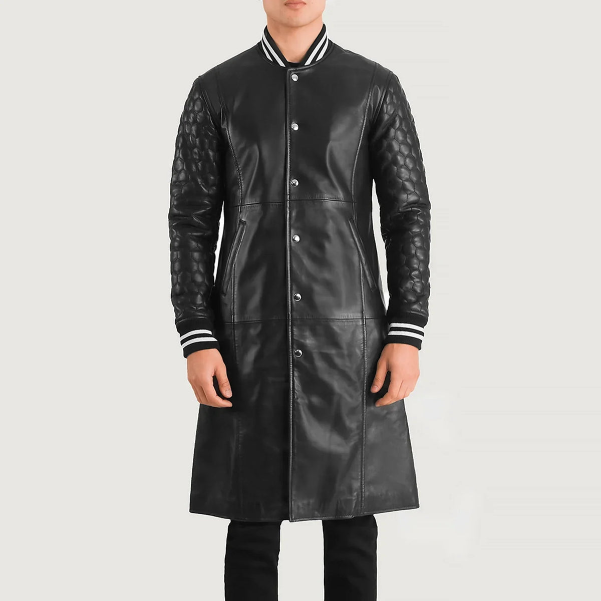 
クローズアップ詳細 of Varsity collar & Snap Button button Hardware on Wilde ブラック Leather Varsity レザーコート メンズ